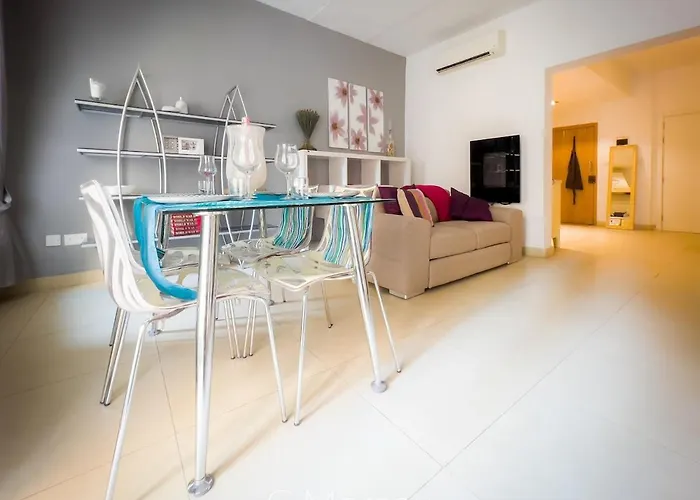 Charming 2 Bedroom *