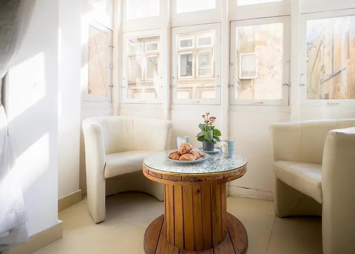 Charming 2 Bedroom דירה ואלטה