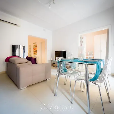 Apartment Charming 2 Bedroom *