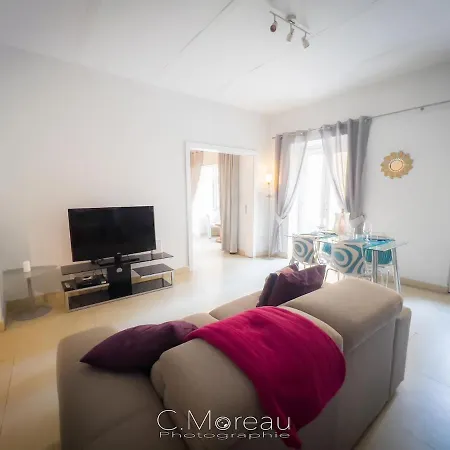 Charming 2 Bedroom *