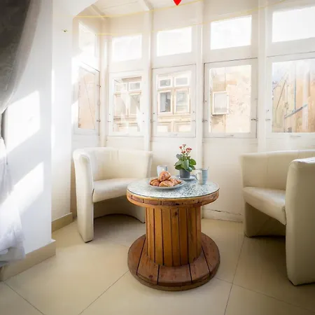 Charming 2 Bedroom 아파트 발레타