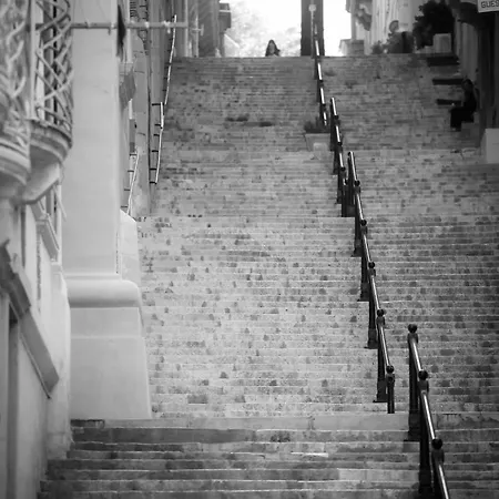 Charming 2 Bedroom Apartment