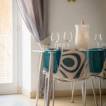Charming 2 Bedroom 아파트 *