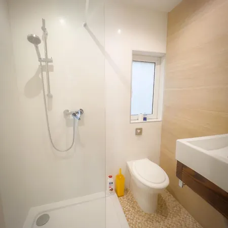 Apartment Charming 2 Bedroom *