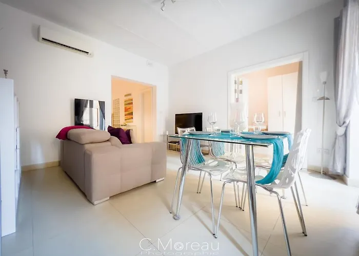 Apartament Charming 2 Bedroom *