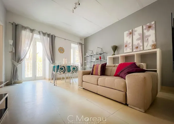 Charming 2 Bedroom Apartment