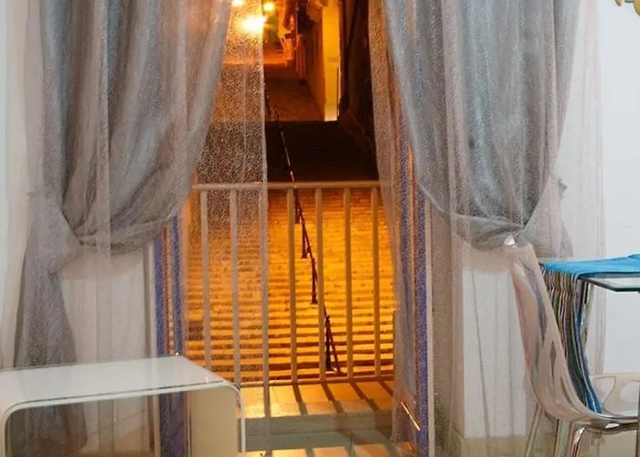 Charming 2 Bedroom *